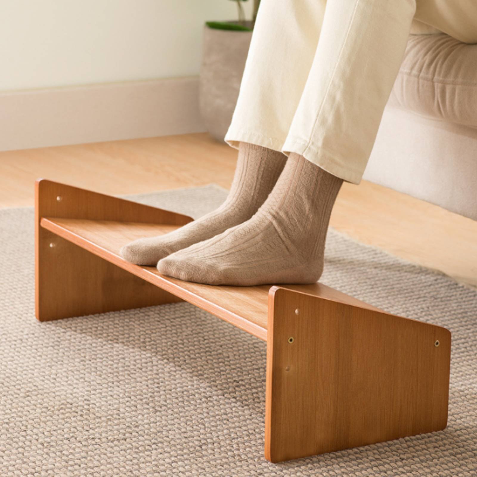 Office Furniture - Masa Altı Ayak Dayama Yeri Geniş